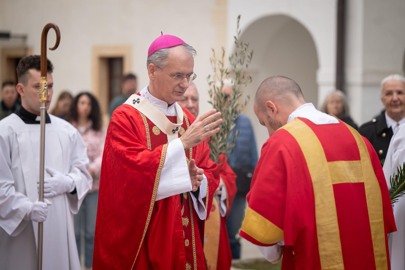 Mons. Dražen Kutleša