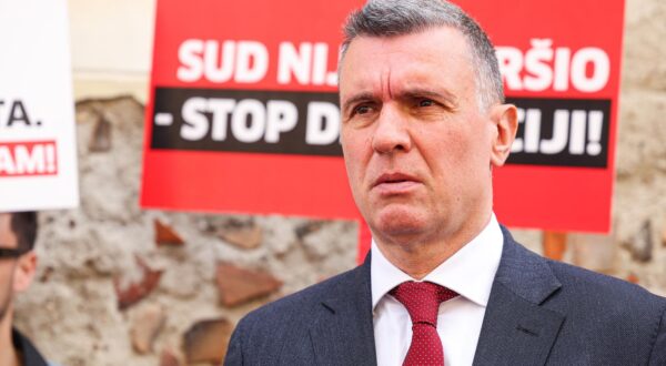 14.04.2025., Zagreb - Inicijativa za spas Karting Arene predala je 20.000 potpisa, a uastupnik Ivica Lovric odrzao je konferenciju za medije i izrazio podrsku. Photo: Luka stanzl/PIXSELL