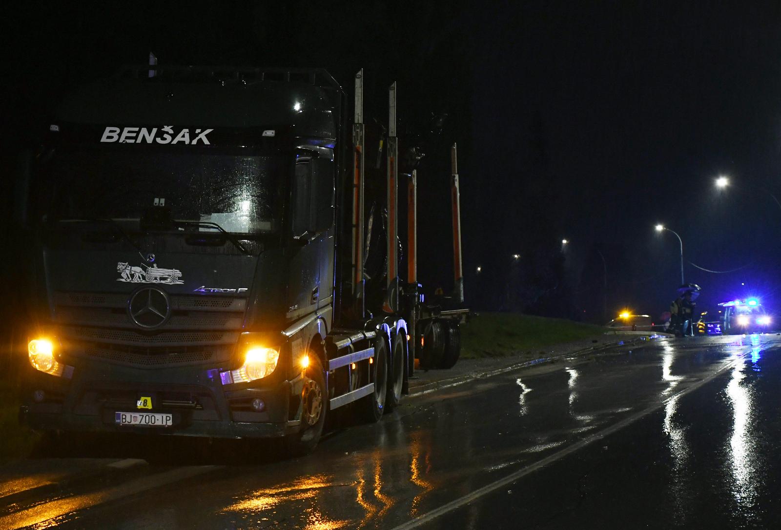 14.04.2025., Sisak - Prometna nesreca u kojoj s sudjelovali osobno i teretno vozilo i u kojoj je jedna osoba smrtno stradala.  Photo: Nikola Cutuk/PIXSELL
