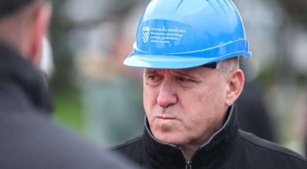 14.11.2024., Zagreb - Gradonacelnik Tomislav Tomasevic s predsjednikom Vlade Republike Hrvatske Andrejom Plenkovicem i ministrima obisao gradiliste suvremene, multimedijalne Gradske knjiznice i drustveno kulturnog centra Paromlin, koji se s oko 40 milijuna eura financira kroz provedbu EU mehanizma Integrirana teritorijalna ulaganja na podrucju urbane aglomeracije Zagreb. Branko Bacic. Photo: Slavko Midzor/PIXSELL
