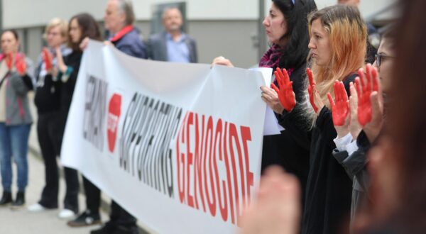 16.04.2024., Zagreb, Inicijativa za slobodnu Palestinu odrzala je akciju povodom tuzbe Nikaragve protiv Njemacke na Medjunarodnom sudu pravde na poziv siroke platforme organizacija u Njemackoj koje ukljucuju palestinske, zidovske, njemacke i medjunarodne glasove. Glavni zahtjev se odnosi na trenutacni prekid isporuka vojne opreme iz Njemacke u Izrael. Naime, Njemacka je drugi najveci izvoznik oruzja Izraelu. NAkon prosvjeda okupljenim medijima obratile su se Aneta Vladimirov i Zrinka Ravlic. Photo: Sanjin Strukic/PIXSELL