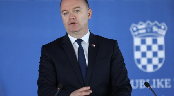 16.04.2025., Zagreb,  NSK, ministar demografije i useljenistva Ivan Sipic dao izjavu za medije.
  Photo: Robert Anic/PIXSELL