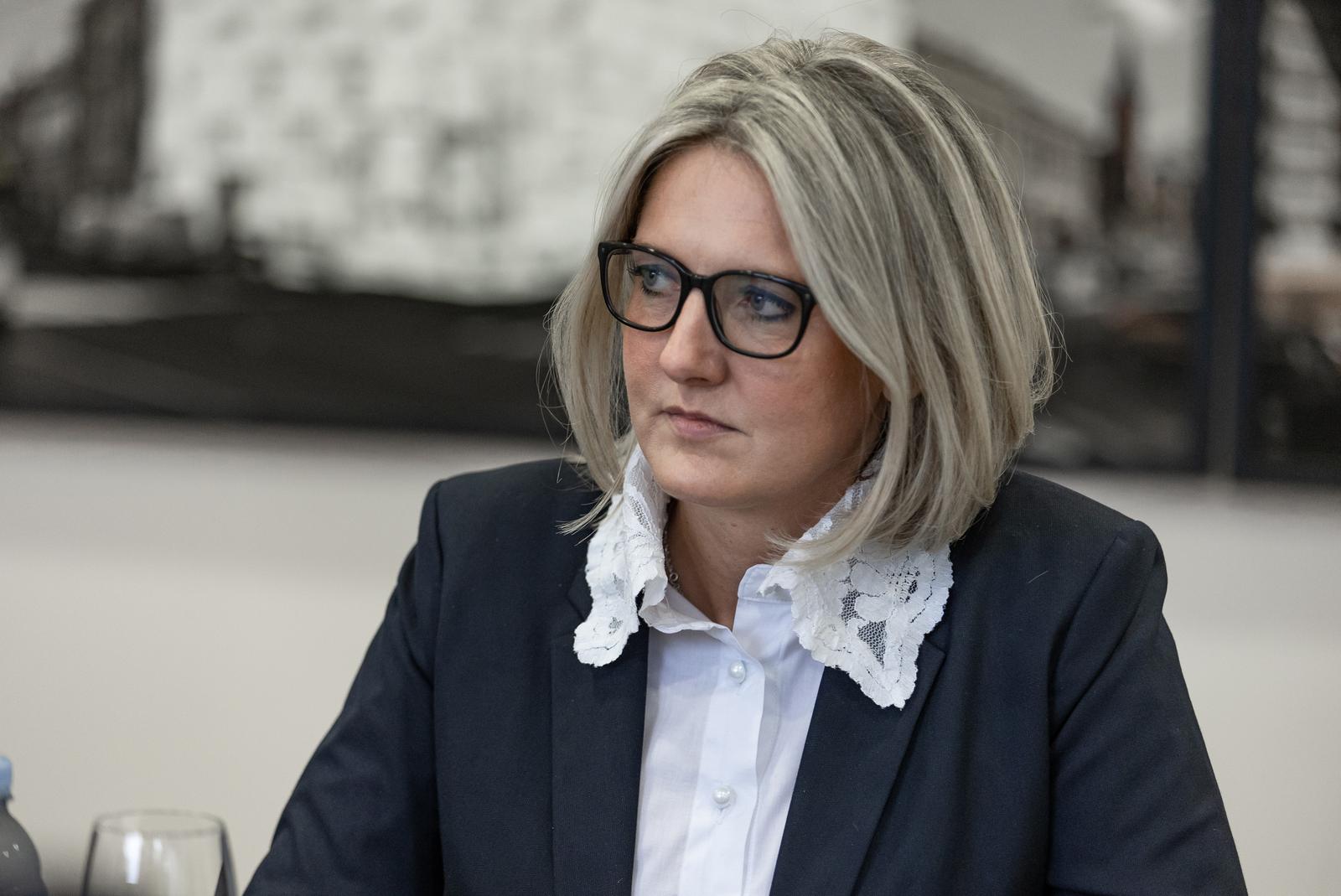 16.09.2022., Osijek - Zupan Ivan Anusic i gradonacelnik Grada Osijeka Ivan Radic primili su izaslanstvo Hrvatskog nacionalnog vijeca u R. Srbiji na celu s predsjednicom Vijeca Jasnom Vojnic, predsjednikom DSHV i hrvatskim zastupnikom u Skupstini Srbije Tomislavom Zigmanovim i predstavnicima hrvatskih udruga iz Vojvodine, a povodom Dana Hrvata iz Vojvodine u Osijeku: „Osijeku s potpisom, Hrvati iz Vojvodine“. Photo: Davor Javorovic/PIXSELL