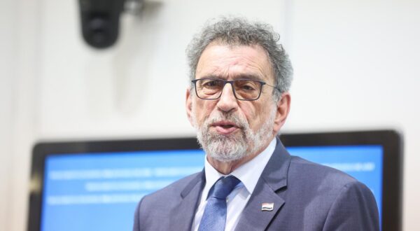 17.03.2025., Zagreb - Povodom najavljenog strajka u skolama i na fakultetima, u Ministarstvu znanosti, obrazovanja i mladih odrzana je konferencija za medije. ministar znanosti, obrazovanja i mladih Radovan Fuchs Photo: Slavko Midzor/PIXSELL