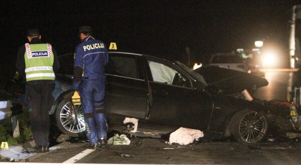 18.04.2025., Karlovac -  U prometnoj nesreci koja se dogodila oko 20.15 sati u kojoj su sudjelovala cetiri osobna automobila smrtno su stradale dvije osobe. Photo: Kristina Stedul Fabac/PIXSELL