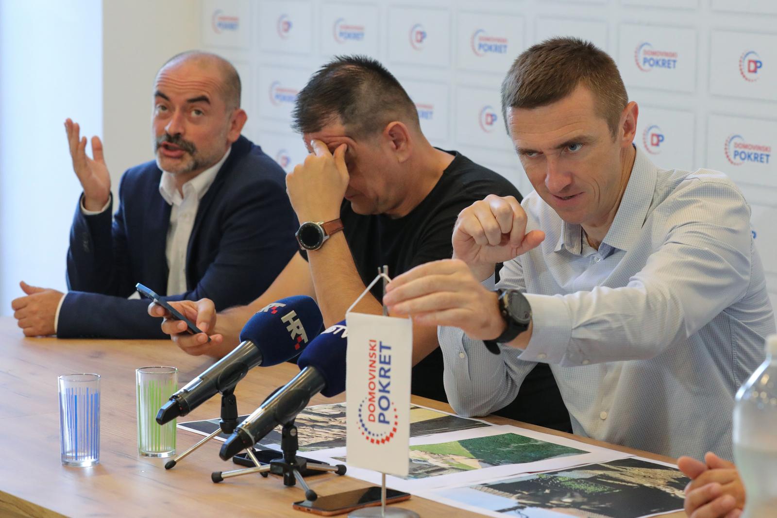 18.07.2023., Vinkovci - Konferencija za novinare predsjednika Domovinskog pokreta Ivana Penave o bolesti africke svinjske kuge u Slavoniji Photo: Dubravka Petric/PIXSELL