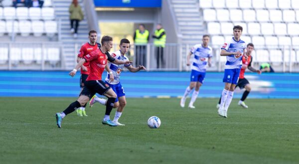 19.04.2025., stadion Opus Arena, Osijek - SuperSport HNL, 30. kolo, NK Osijek - HNK Gorica. Tibor Halilovic i Tiago Dantas Photo: Borna Jaksic/PIXSELL