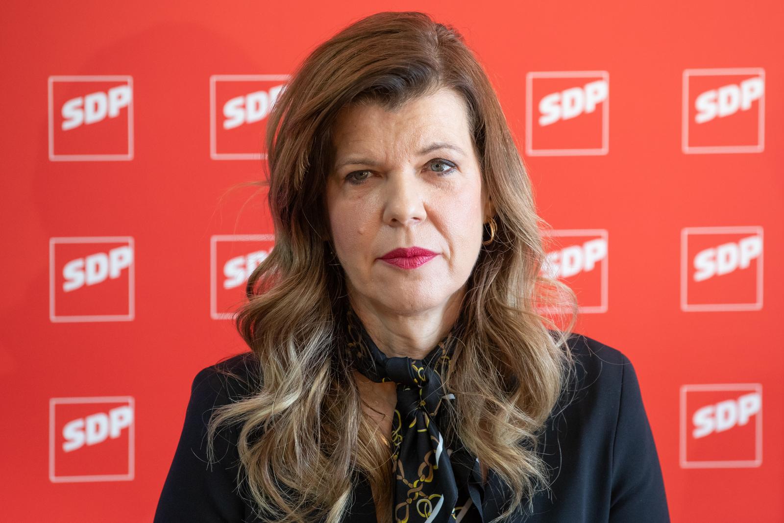 20.02.2025., Prostorije SDPa, Dubrovnik - Anita Bonacic Obradovic, vijecnica u Gradskom vijecu Grada Dubrovnika i Biljana Borzan, potpredsjednica SDP-a i eurozastupnica odrzale su konferenciju za medije s temom "Jesmo li gradjani drugog reda?".

 Photo: Grgo Jelavic/PIXSELL