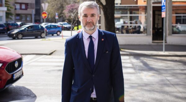 21.03.2025., Mostar, Bosna i Hercegovina - U Domu HDZ-a BiH odrzan je sastanak izmedju Dragana Covica, predsjednika Vlade FBiH Nermina Niskica (SDP) i ministra vanjskih poslova BiH Edina Konakovica (NiP). Edin Forto Photo: Denis Kapetanovic/PIXSELL