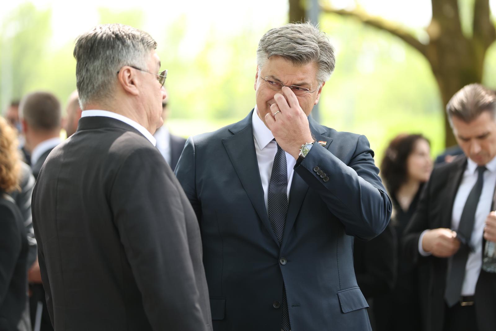 22.04.2025., Jasenovac - 80. obljetnica proboja zatocenika iz Jasenovca obiljezena je svecanim otvorenjem komemorativnog projekta Staze sjecanja. Kod spomenika Cvijet polozeni su vijenci i zapaljene svijece. Zoran Milanovic, Andrej Plenkovic Photo: Matija Habljak/PIXSELL