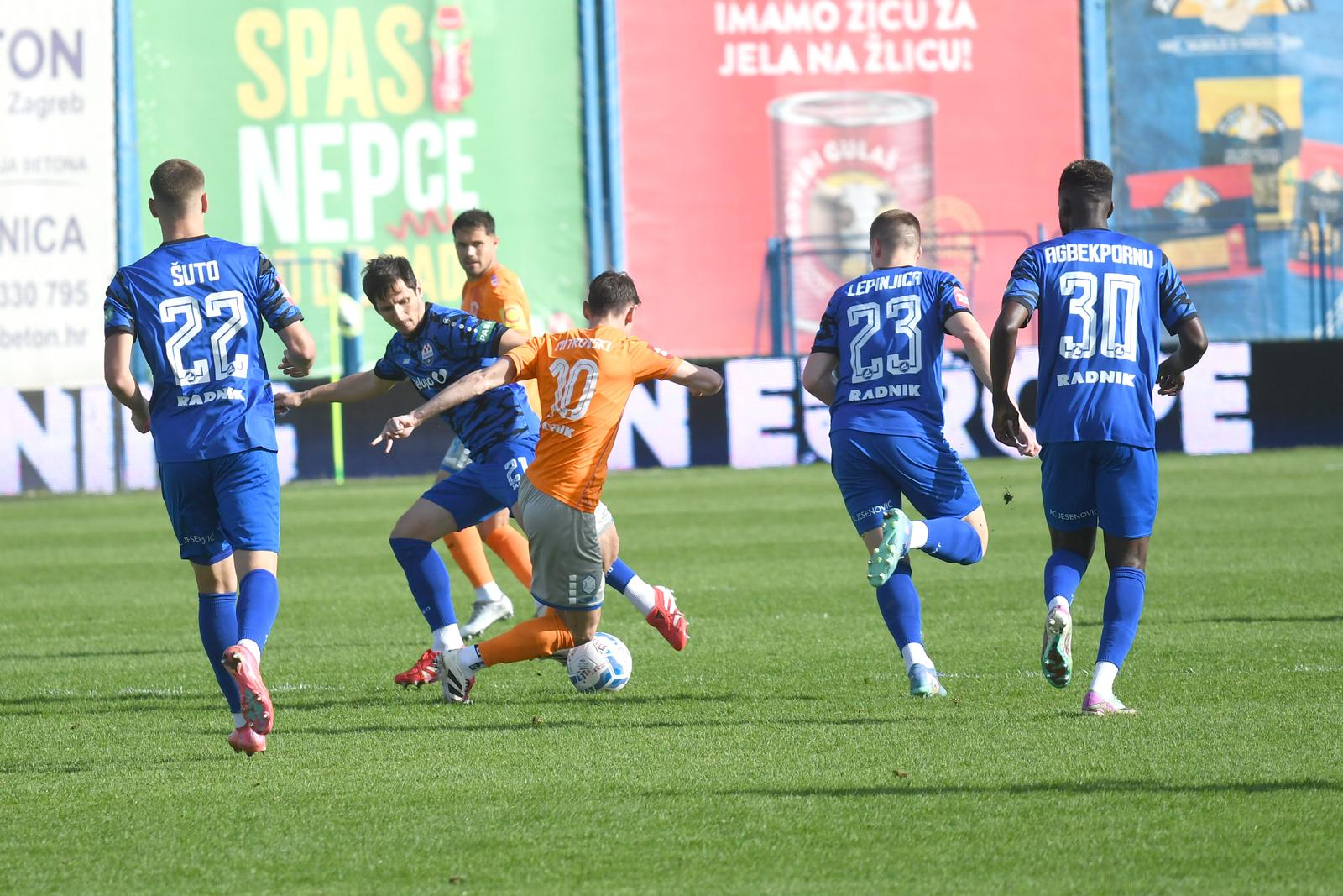 22.04.2025., Gradski stadion Ivan Kusek Apas, Koprivnica - SuperSport HNL, 31. kolo, NK Slaven Belupo - NK Varazdin. Ljuban Crepulja i Dimitar Mitrovski Photo: Damir Spehar/PIXSELL