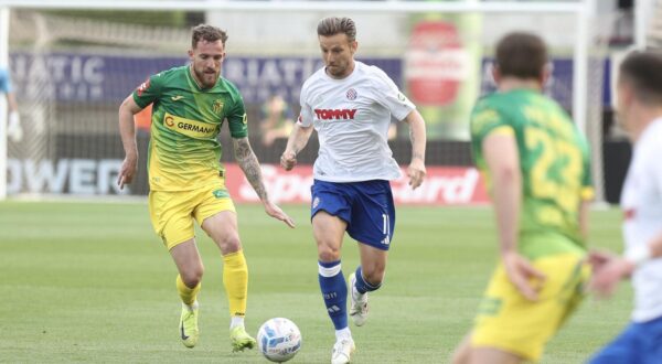 23.04.2025., stadion Poljud, Split - SuperSport HNL, 31. kolo, HNK Hajduk - NK Istra 1961. Stjepan Loncar i Ivan Rakitic Photo: Ivo Cagalj/PIXSELL
