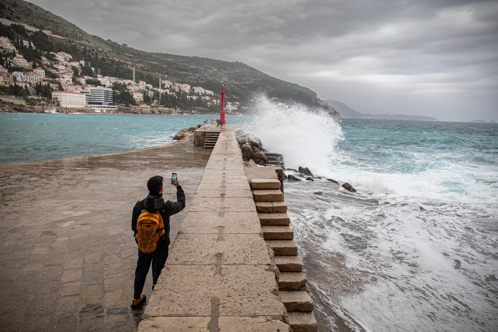 24.03.2025., Stara gradska jezgra, Dubrovnik - Jako jugo na dubrovackom podrucju. Photo: Grgo Jelavic/PIXSELL