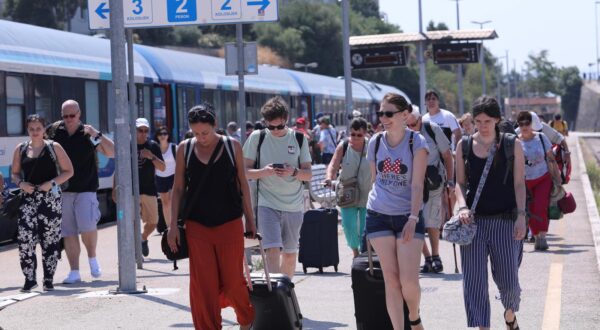 24.07.2021., Split - Dio turista stigao je u Split vlakom iz Budimpeste.rPhoto:Ivo Cagalj/PIXSELL