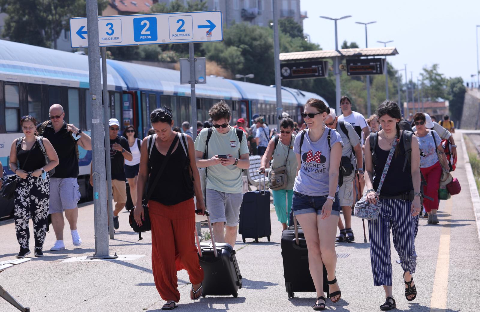 24.07.2021., Split - Dio turista stigao je u Split vlakom iz Budimpeste.rPhoto:Ivo Cagalj/PIXSELL
