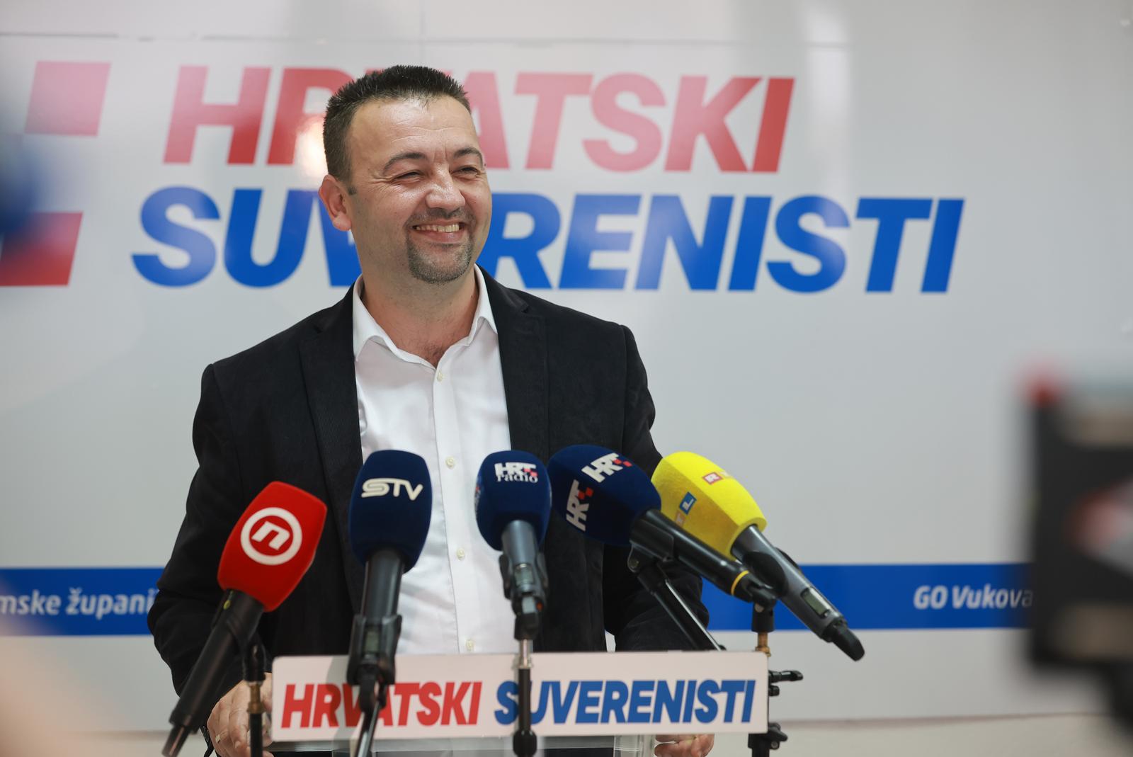 25.04.2025., Vukovar - Marijan Pavlicek, saborski zastupnik i predsjednik Hrvatskih suverenista odrzao je konferenciju za medije s temom podizanje kaznene prijave protiv gradonacelnika grada Vukovara Ivana Penave. Photo: Davor Javorovic/PIXSELL