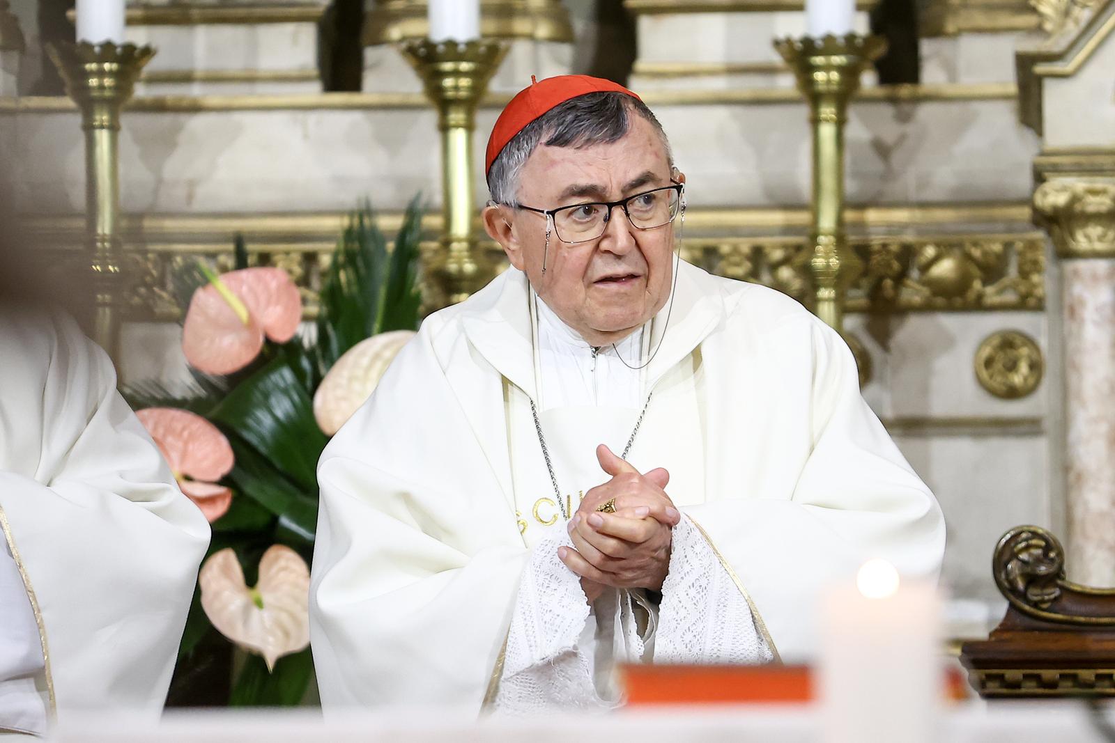 25.04.2025., Sarajevo, Bosna i Hercegovina - U katedrali Srca Isusova sluzena je misa zadusnica za papu Franju koju je predvodio apostolski nuncij u Bosni i Hercegovini mons. Francis Assisi Chullikatt, u zajednistvu s vrhbosanskim nadbiskupom mons. Tomom Vuksicem i svecenicima. Photo: Armin Durgut/PIXSELL