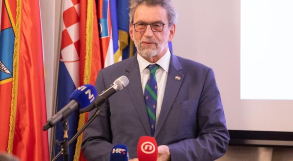 26.03.2025., Vila Cingrija, Dubrovnik - Premijer Andrej Plenkovic svecano je otvorio novoobnovljenu Vilu Cingriju u kojem ce djelovati istoimeni Akademis. Uz Plenkovica, na krajnjem jugu borave ministar znanosti, obrazovanja i mladih Radovan Fuchs te ministar turizma i sporta Tonci Glavina. Prisustvovali su otvorenju i zupan dubrovacko-neretvanski Nikola Dobroslavic, gradonacelnik Mato Frankovic, kao i ravnatelj Turisticke i ugostiteljske skole Antun Perusina.  Photo: Grgo Jelavic/PIXSELL