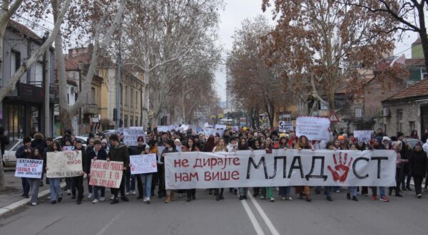 27, December, 2024, Nis - Students, pupils, teachers, professors and citizens gathered again this Friday at the intersection near the Nis Court to pause for 15 minutes in the action "Stop, Serbia" and thus pay tribute to the victims in Novi Sad, which was followed by a protest walk and blockade of the Youth Bridge. Photo: Radule Perisic/ATAImages

27, decembar, 2024, Nis - Studenti, djaci, nastavnici, profesori i gradjani okupili su se i ovog petka na raskrsnici kod niskog Suda kako bi zastali na 15 minuta u akciji "Zastani, Srbijo" i tako odali pocast nastradalima u Novom Sad, a nakon toga je usledila protestna setnja i blokada Mosta mladosti. Photo: Radule Perisic/ATAImages Photo: Radule Perisic/ATAImages/PIXSELL