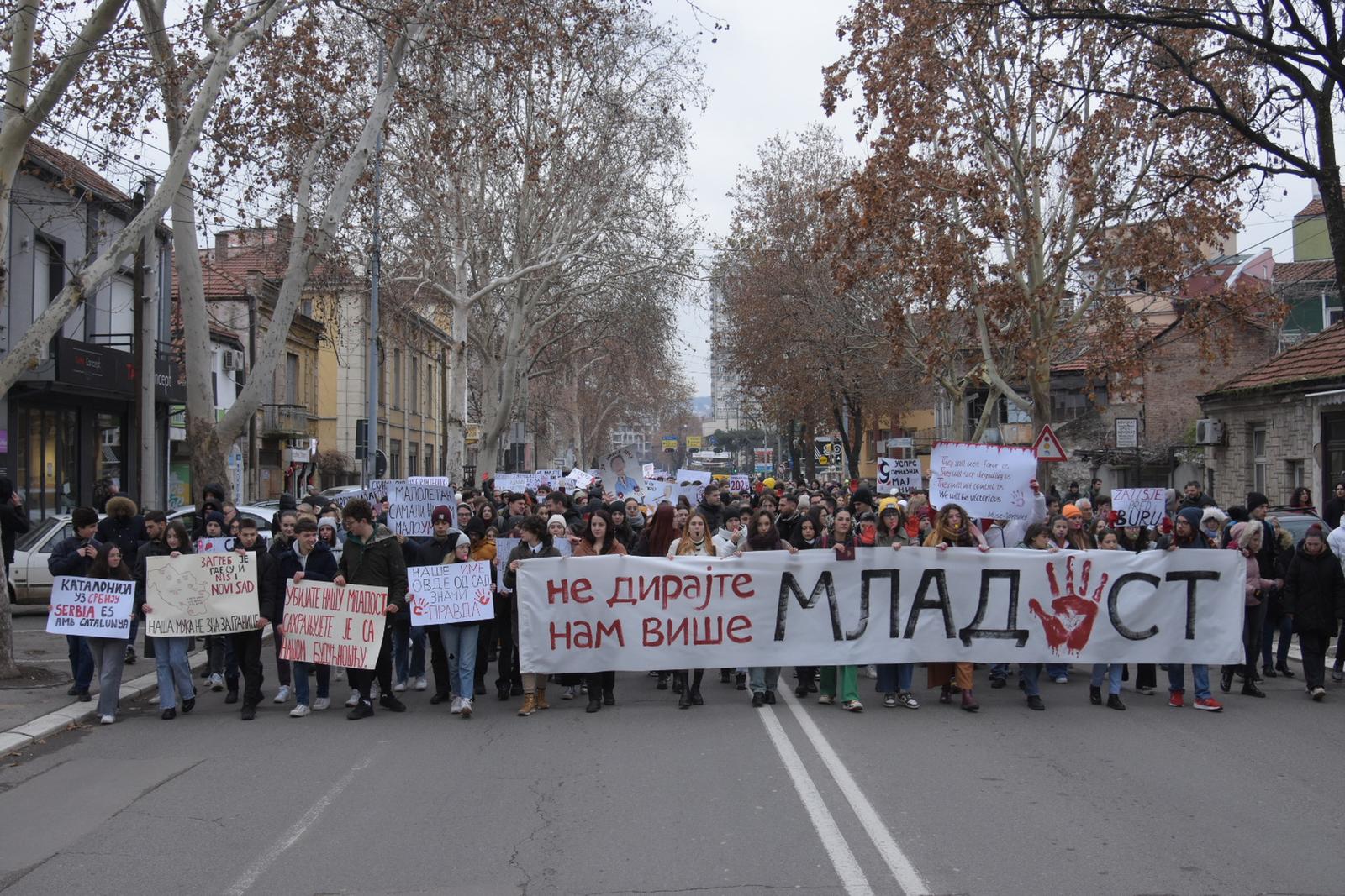 27, December, 2024, Nis - Students, pupils, teachers, professors and citizens gathered again this Friday at the intersection near the Nis Court to pause for 15 minutes in the action "Stop, Serbia" and thus pay tribute to the victims in Novi Sad, which was followed by a protest walk and blockade of the Youth Bridge. Photo: Radule Perisic/ATAImages

27, decembar, 2024, Nis - Studenti, djaci, nastavnici, profesori i gradjani okupili su se i ovog petka na raskrsnici kod niskog Suda kako bi zastali na 15 minuta u akciji "Zastani, Srbijo" i tako odali pocast nastradalima u Novom Sad, a nakon toga je usledila protestna setnja i blokada Mosta mladosti. Photo: Radule Perisic/ATAImages Photo: Radule Perisic/ATAImages/PIXSELL
