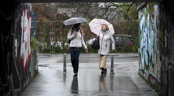 28.03.2025., Zagreb - Kisni dan u gradu. Photo: Marko Lukunic/PIXSELL