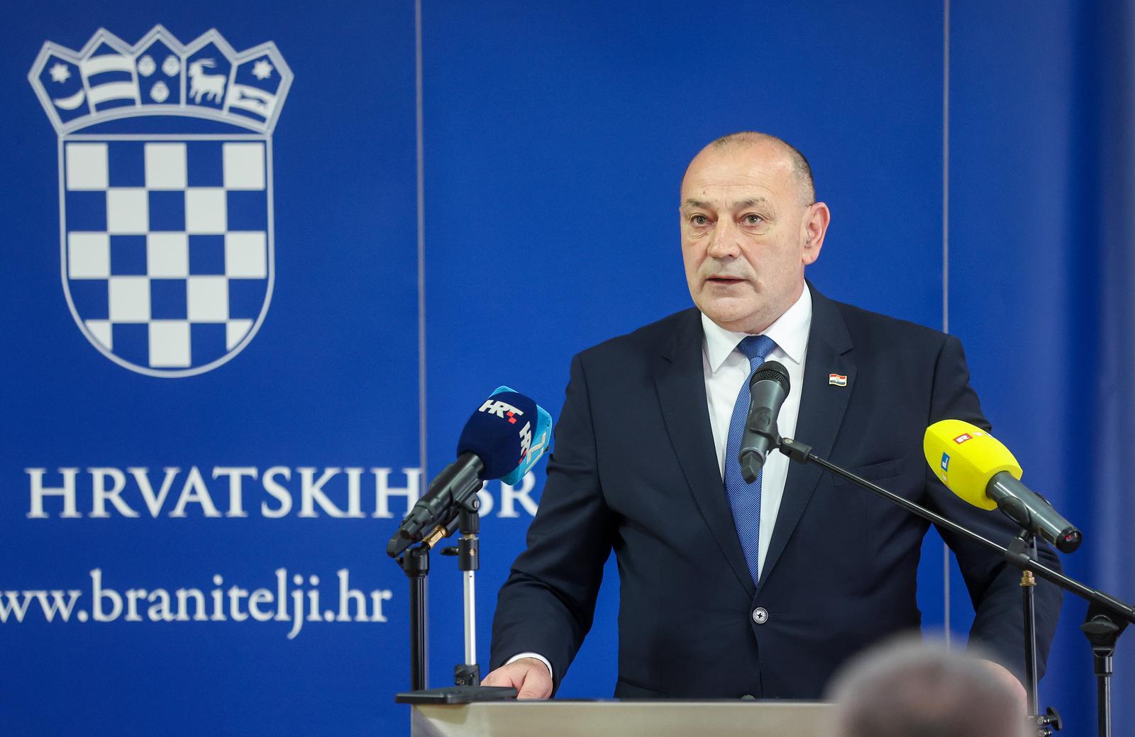 28.03.2025., Zagreb - U ministarstvu branitelja urucene su braniteljske zahvalnice postrojbama sudionicama Akcije Plitvice - Krvavi Uskrs. potpredsjednik Vlade i ministar branitelja Tomo Medved Photo: Slavko Midzor/PIXSELL
