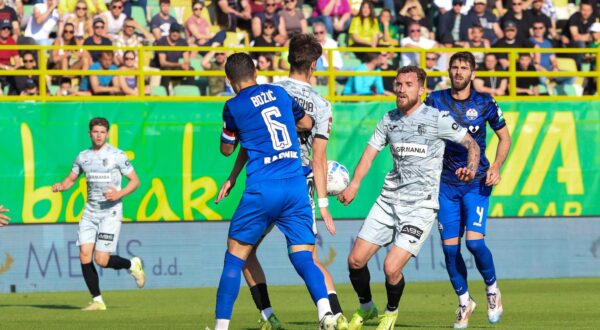 28.04.2025., stadion Aldo Drosina, Pula - SuperSport HNL, 32. kolo, NK Istra 1961 - NK Slaven Belupo. Stjepan Loncar, Dominik Kovacic. Photo: Srecko Niketic/PIXSELL