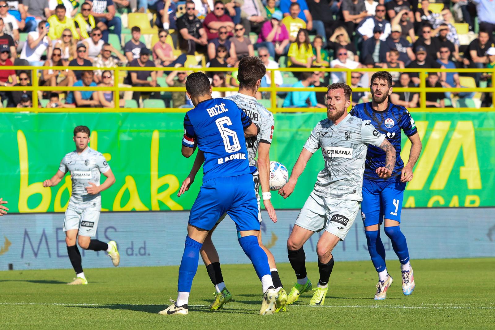 28.04.2025., stadion Aldo Drosina, Pula - SuperSport HNL, 32. kolo, NK Istra 1961 - NK Slaven Belupo. Stjepan Loncar, Dominik Kovacic. Photo: Srecko Niketic/PIXSELL