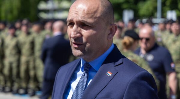 29.04.2025., Djakovo - 34. obljetnica ustrojavanja 3. gardijske brigade "Kune". Povodom ove obljetnice Hrvatska vojska je izlozila vojnu opremu i naoruzanje. potpredsjednik Vlade i ministar obrane Ivan Anusic Photo: Borna Jaksic/PIXSELL