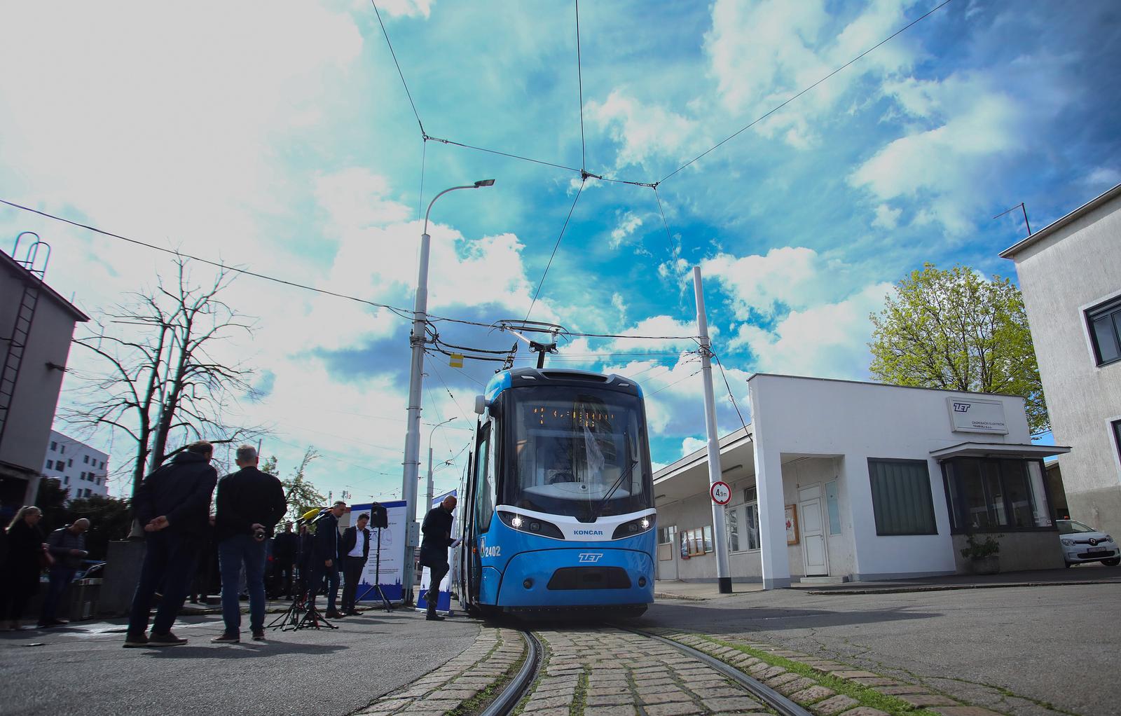31.03.2025., Zagreb, U promet je pusten drugi po redu novi niskopodni tramvaj. Glasanjem u anketi na drustvenim mrezama Grada Zagreba, - Zagrepcanke i Zagrepcani su odabrali da ce  novi tramvaj iz Koncareve radionice voziti na liniji broj 13 (Zitnjak - Kvaternikov trg).
Uoci pustanja tramvaja u promet, prigodno se obratio predsjednik Uprave ZET-a, Marko Bogdanovic i predstavnik Uprave Koncara Josip Ninic Photo: Emica Elvedji/PIXSELL