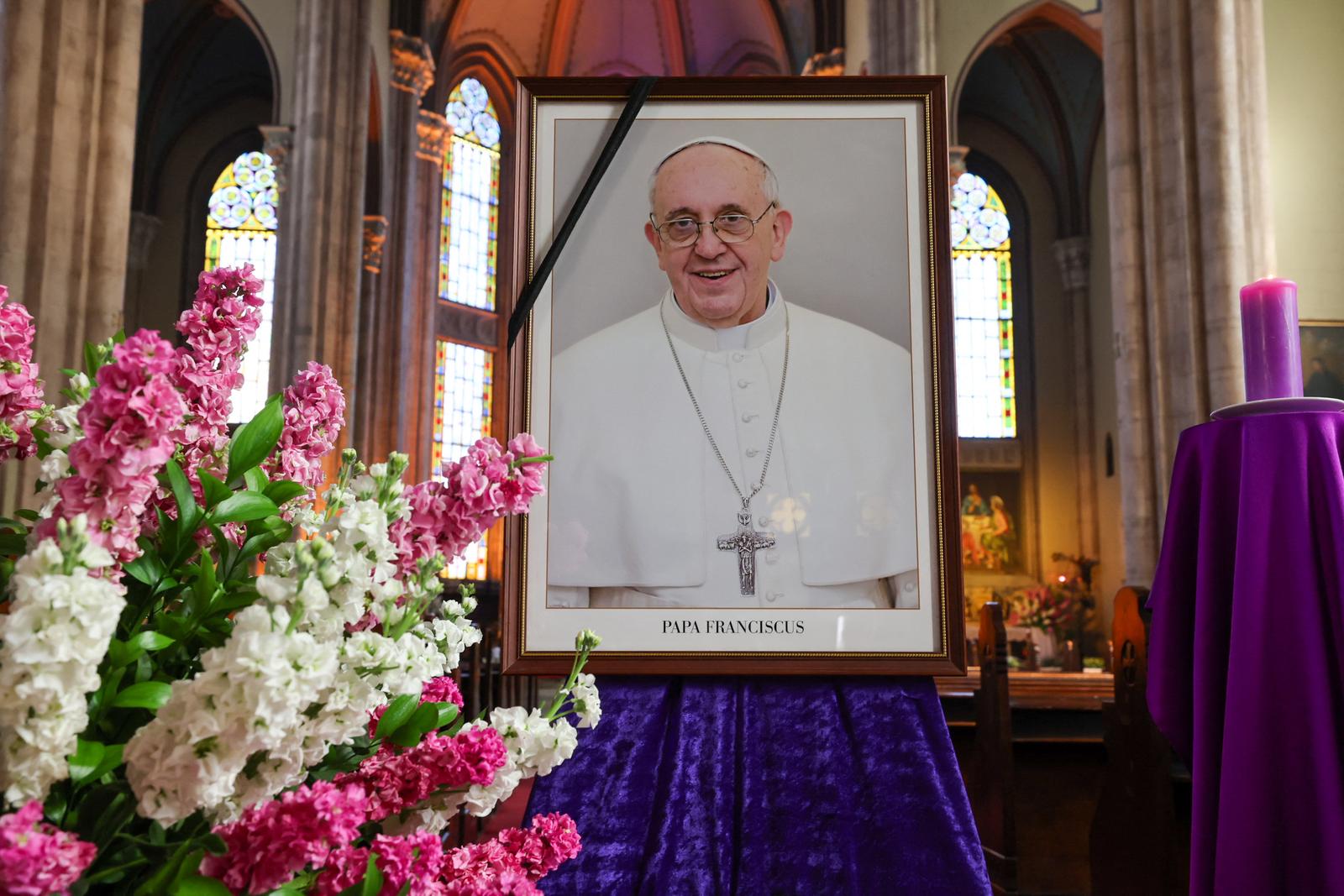 Memorial at the Church of Saint Anthony of Padua in Istanbul, Turkey, on April 22, 2025. he Vatican announced that Pope Francis, 88 , died on Monday at 07:35 local time (05:35 GMT) and "the Bishop of Rome, Francis, returned to the home of the Father". His death comes after he appeared in St Peter's Square on Easter Sunday, greeting thousands of worshippers. Photo by Berkman Ulutin/DIA Images/ABACAPRESS.COM Photo: DIA Images/ABACA/ABACA