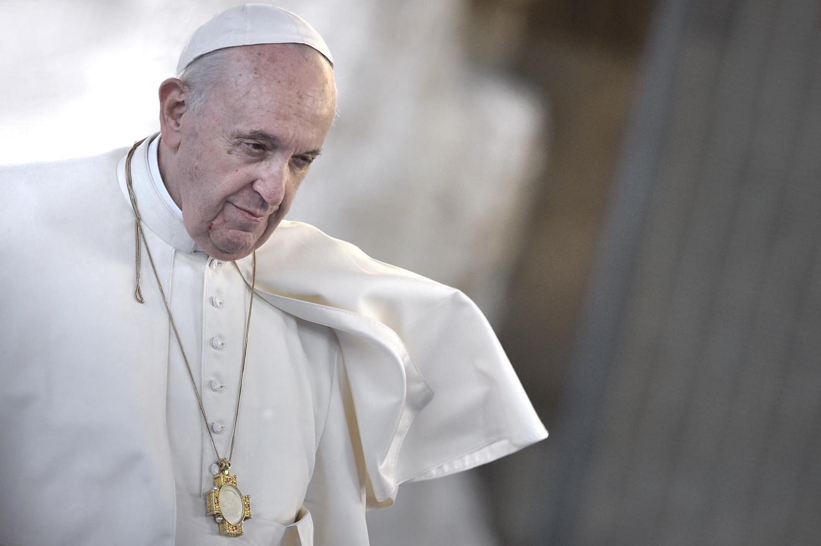 Rétro - Le pape François est décédé à l'âge de 88 ans. Jorge Mario Bergoglio, plus connu sous son nom de règne, François, est mort ce lundi 21 avril à 88 ans. Né en 1936 à Buenos Aires en Argentine, Jorge Mario Bergoglio était le premier pape non-européen depuis le VIIIe siècle. Le pape François participe à la rencontre internationale pour la paix avec des dirigeants de diverses religions et confessions à Rome, le 7 octobre 2021. Pope Francis at Rome's Colosseum for an International Meeting for Peace with leaders of various religions and confessions in Rome, Italy. The St. Egidio Community has held a two-day peace meeting in Rome which was attended by numerous faith leaders from across the globe. The 35th International Meeting for Peace concluded on Thursday evening with a prayer for peace at the Colosseum, which was attended by Pope Francis. Held under the theme, ''Peoples as Brothers, Future Earth'', the event saw the participation of religious leaders from Christianity, Islam, Hebraism, Buddhism, Tenrikyo, Hinduism, and Sikhism.Rome (Italy).October 7th 2021 Photo: Zuma Press / Bestimage/BESTIMAGE