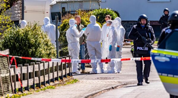 06 April 2025, Rhineland-Palatinate, Weitefeld: Forensics and police work in Weitefeld in the Westerwald. Three people have been found dead in Weitefeld in the Westerwald. Photo: Markus Klümper/dpa - ATTENTION: Person has been pixelated for legal reasons Photo: Markus Klümper/DPA