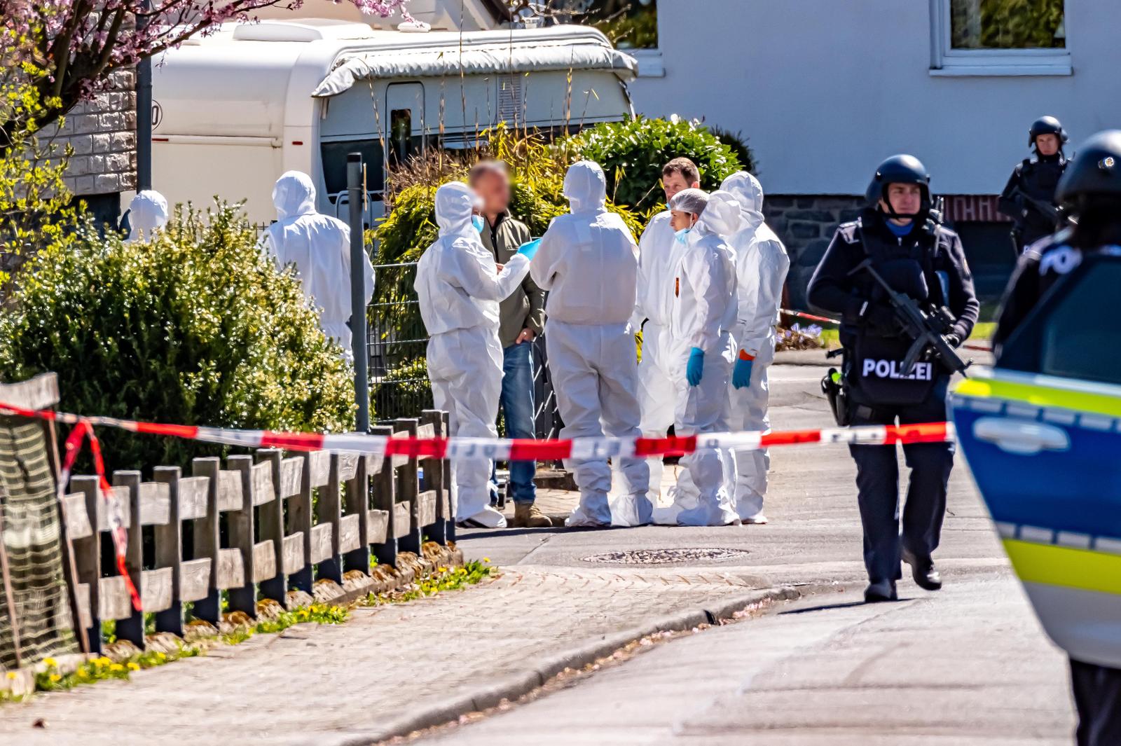 06 April 2025, Rhineland-Palatinate, Weitefeld: Forensics and police work in Weitefeld in the Westerwald. Three people have been found dead in Weitefeld in the Westerwald. Photo: Markus Klümper/dpa - ATTENTION: Person has been pixelated for legal reasons Photo: Markus Klümper/DPA