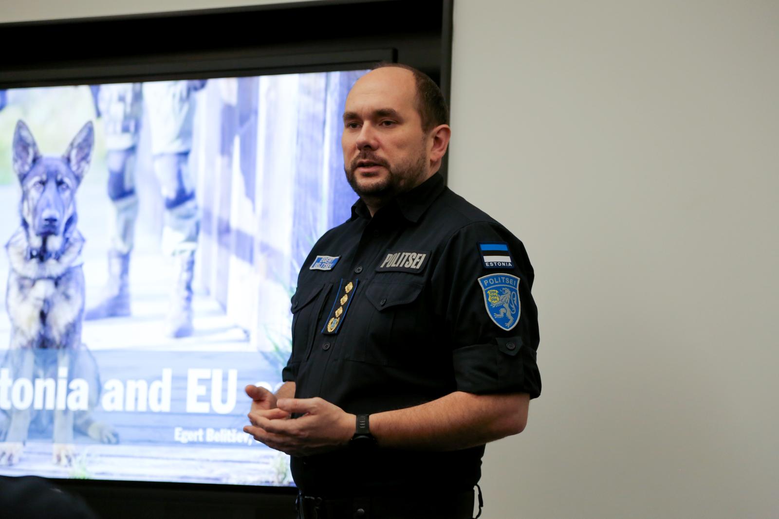 15 December 2024, Estonia, Narva: Estonian Police and Border Guard Chief Egert Belitsev talking to journalists. Photo: Alexander Welscher/dpa Photo: Alexander Welscher/DPA