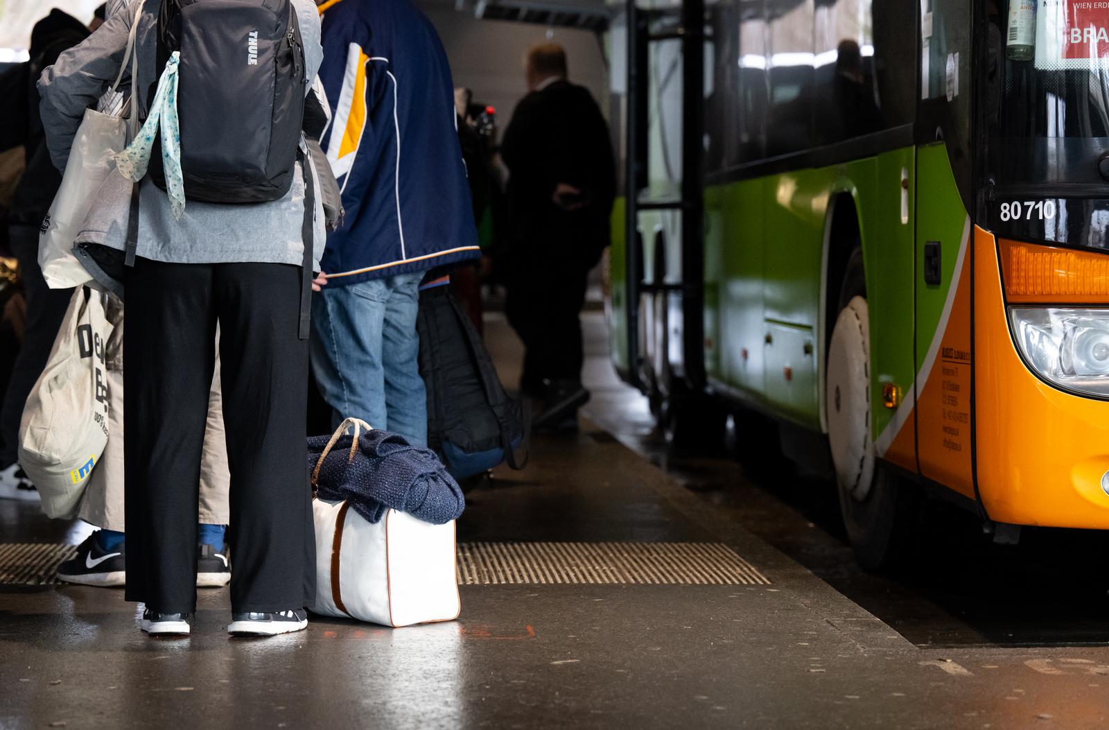 23 December 2022, Bavaria, Munich: Travelers wait at the central bus station in Munich. Many people are rushing home for Christmas, and some are traveling further afield: Germany's roads are at risk of traffic jams over the Christmas period due to the heavy travel traffic around the festive season.
 In Bavaria, the ADAC expects the A3 Frankfurt-Nuremberg-Passau, the A8 Stuttgart-Munich-Salzburg or the A9 Munich-Nuremberg-Berlin, among others, to reach their capacity limits. Photo: Sven Hoppe/dpa Photo: Sven Hoppe/DPA