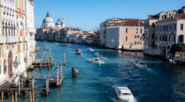 General view of the Grand Canal  during  Venice Carnival 2025, News in Venice, Italy, March 04 2025 Photo: Alessio Marini/LiveMedia / ipa-agency.net/IPA