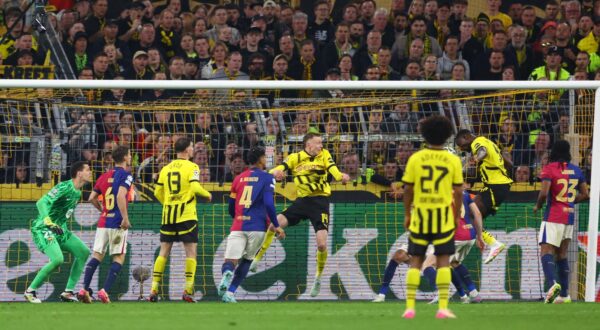 Soccer Football - Champions League - Quarter Final - Second Leg - Borussia Dortmund v FC Barcelona - Signal Iduna Park, Dortmund, Germany - April 15, 2025 Borussia Dortmund's Serhou Guirassy scores their second goal REUTERS/Thilo Schmuelgen Photo: Thilo Schmuelgen/REUTERS