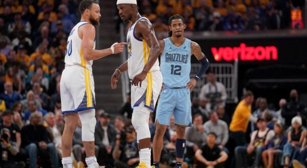 Apr 15, 2025; San Francisco, California, USA; Golden State Warriors guard Stephen Curry (30) talks with forward Jimmy Butler III (10) during a break in the action against the Memphis Grizzlies in the second quarter at the Chase Center. Mandatory Credit: Cary Edmondson-Imagn Images Photo: Cary Edmondson/REUTERS