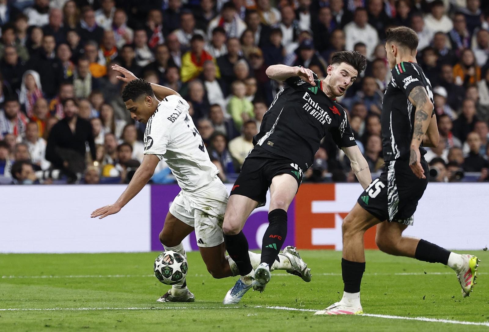 Soccer Football - Champions League - Quarter Final - Second Leg - Real Madrid v Arsenal - Santiago Bernabeu, Madrid, Spain - April 16, 2025 Real Madrid's Jude Bellingham in action with Arsenal's Declan Rice REUTERS/Juan Medina Photo: JUAN MEDINA/REUTERS