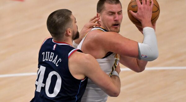 Apr 26, 2025; Inglewood, California, USA;  Los Angeles Clippers center Ivica Zubac (40) defends Denver Nuggets center Nikola Jokic (15) in the second half of game four of round one of the 2024 NBA Playoffs at Intuit Dome. Mandatory Credit: Jayne Kamin-Oncea-Imagn Images Photo: Jayne Kamin-Oncea/REUTERS