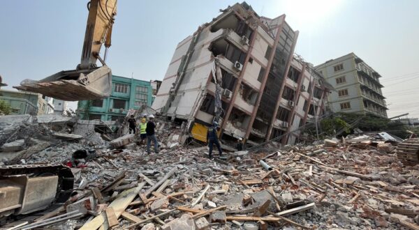 (250331) -- MANDALAY, March 31, 2025 (Xinhua) -- Rescuers carry out rescue work in Mandalay, Myanmar, March 31, 2025. The death toll from Friday's 7.9-magnitude earthquake in Myanmar has risen to 2,056, with approximately 3,900 people injured and nearly 270 reported missing, according to the country's State Administration Council Information Team on Monday. (Xinhua/Jiang Chao) Photo: Jiang Chao/XINHUA