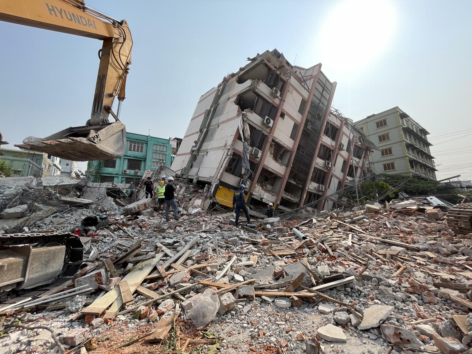 (250331) -- MANDALAY, March 31, 2025 (Xinhua) -- Rescuers carry out rescue work in Mandalay, Myanmar, March 31, 2025. The death toll from Friday's 7.9-magnitude earthquake in Myanmar has risen to 2,056, with approximately 3,900 people injured and nearly 270 reported missing, according to the country's State Administration Council Information Team on Monday. (Xinhua/Jiang Chao) Photo: Jiang Chao/XINHUA