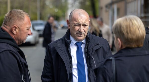 Zagreb, 7.4.2025 - U organizaciji Ministarstva hrvatskih branitelja održana je identifikacija posmrtnih ostataka žrtava iz Domovinskog rata, kojoj su prisustvovali potpredsjednik Vlade i ministar hrvatskih branitelja Tomo Medved (na slici) i glavni državni odvjetnik Ivan Turudić. Na završnu identifikaciju pozvane su obitelji sedam žrtava ekshumiranih iz masovne grobnice na Petrovačkoj doli kod Vukovara.
Foto Hina/ Dario GRZELJ/ dag