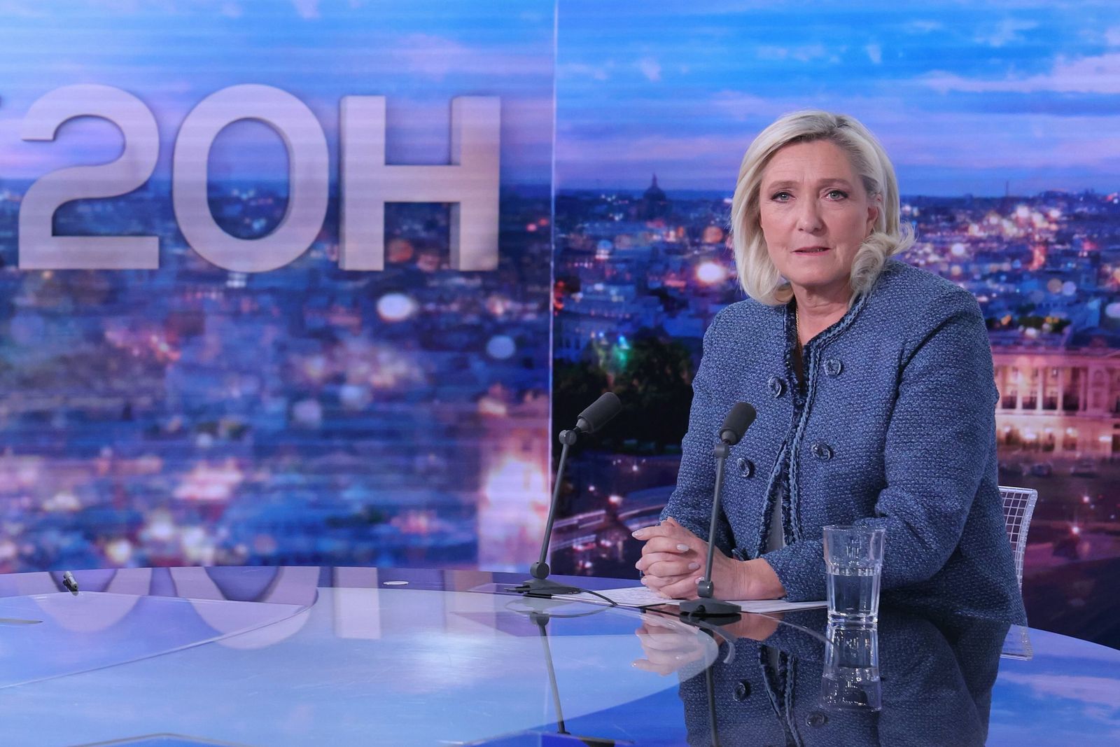 epa12001926 President of the far-right Rassemblement National (RN) parliamentary group Marine Le Pen poses prior to an interview on the evening news broadcast of French TV channel TF1, in Boulogne-Billancourt, outside Paris, France, 31 March 2025. Le Pen was convicted of creating fake jobs at the EU parliament to channel funds to her party to employ people in France and was banned with immediate effect from standing for office for five years, throwing into doubt her bid to stand for the French Presidency in 2027.  EPA/THOMAS SAMSON / POOL  MAXPPP OUT