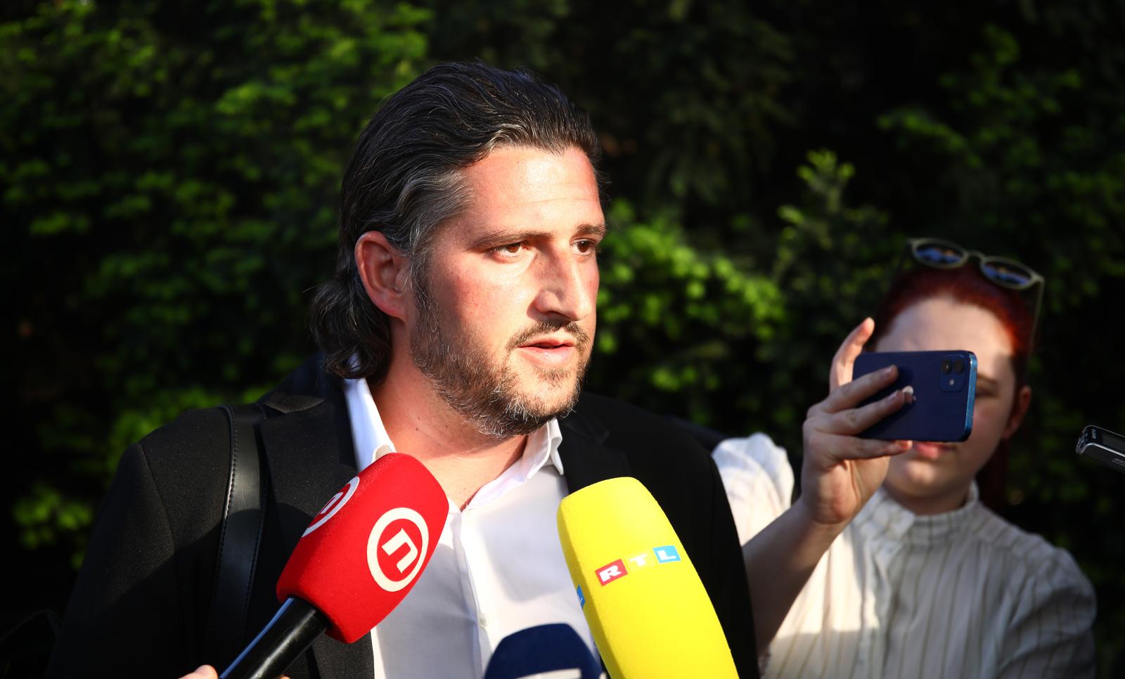 30.04.2025., USKOK, Vlaska 116, Zagreb - Dovodjenje uhicenog u aferi Hipodrom na ispitivanje u USKOK.Odvjetnik Nikica Leskovar dao je izjavu za medije  Photo: Emica Elvedji/PIXSELL