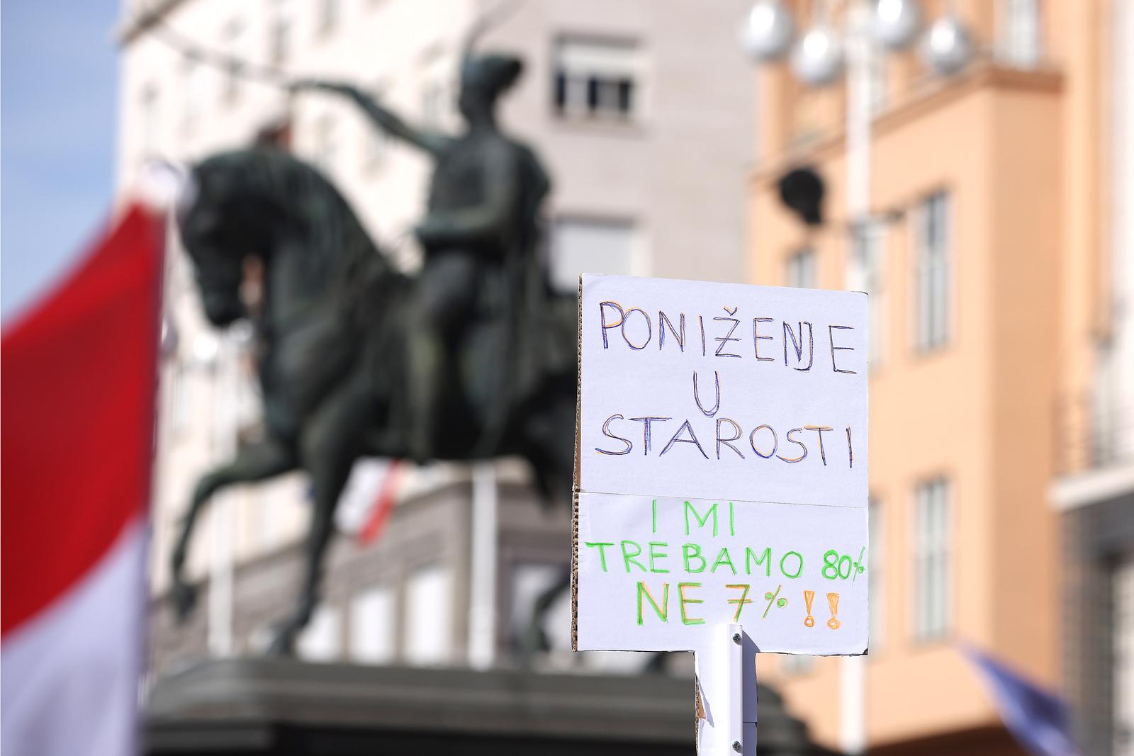 01.10.2024., Zagreb - Na Trgu bana Jelacica odrzan je prosvjed umirovljenika "Protiv siromastva" u organizaciji Bloka umirovljenici zajedno (BUZ). Photo: Patrik Macek/PIXSELL