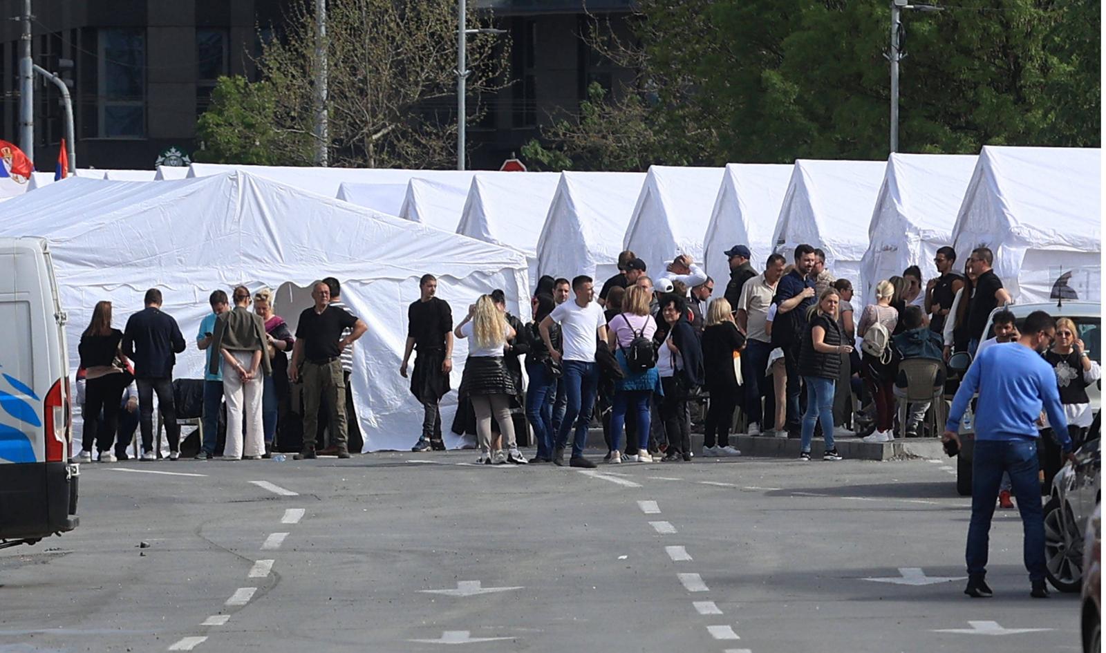 16.04.2025 BelgradeSerbia Politics/ Life Tents of pro government supporter s in front parliament/ Satori cacilenda ispred skupstine Photo: IMAGO/Aleksandar Djorovic/IMAGOSTOCK&PEOPLE