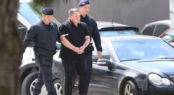 30.04.2025., Cakovec - Privodjenje svecenika u Drzavno odvjetnistvo u Cakovcu zbog sumnje u spolno uznemiravanja mladica te im za to nudio novvac. Photo: Vjeran Zganec Rogulja/PIXSELL