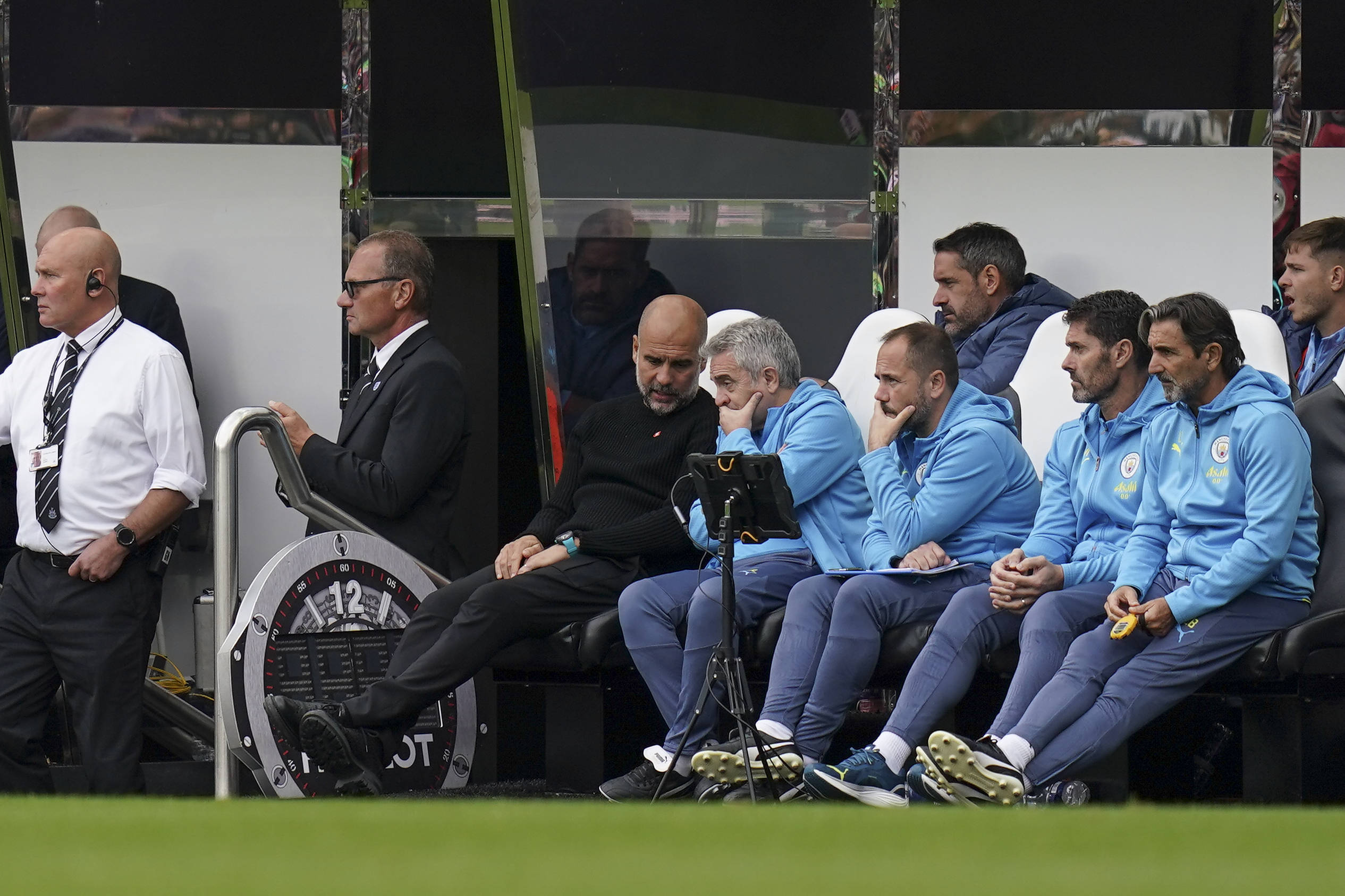 Newcastle United FC v Manchester City FC Manchester City Manager Pep Guardiola and Assistant Coach Juanma Lillo during the Newcastle United FC v Manchester City FC English Premier League match at St.James Park, Newcastle, England, United Kingdom on 28 September 2024 Editorial use only. All images are copyright Every Second Media Limited. No images may be reproduced without prior permission. All rights reserved. Premier League and Football League images are subject to licensing agreements with Football DataCo Limited. see https://www.football-dataco.com Copyright: xIMAGO/EveryxSecondxMediax ESM-1143-0195